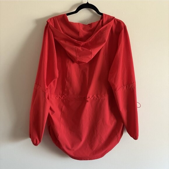 Under Armour HeatGear Women M Red Loose Hooded Squad Woven 1/2 Zip Jacket - Picture 11 of 12